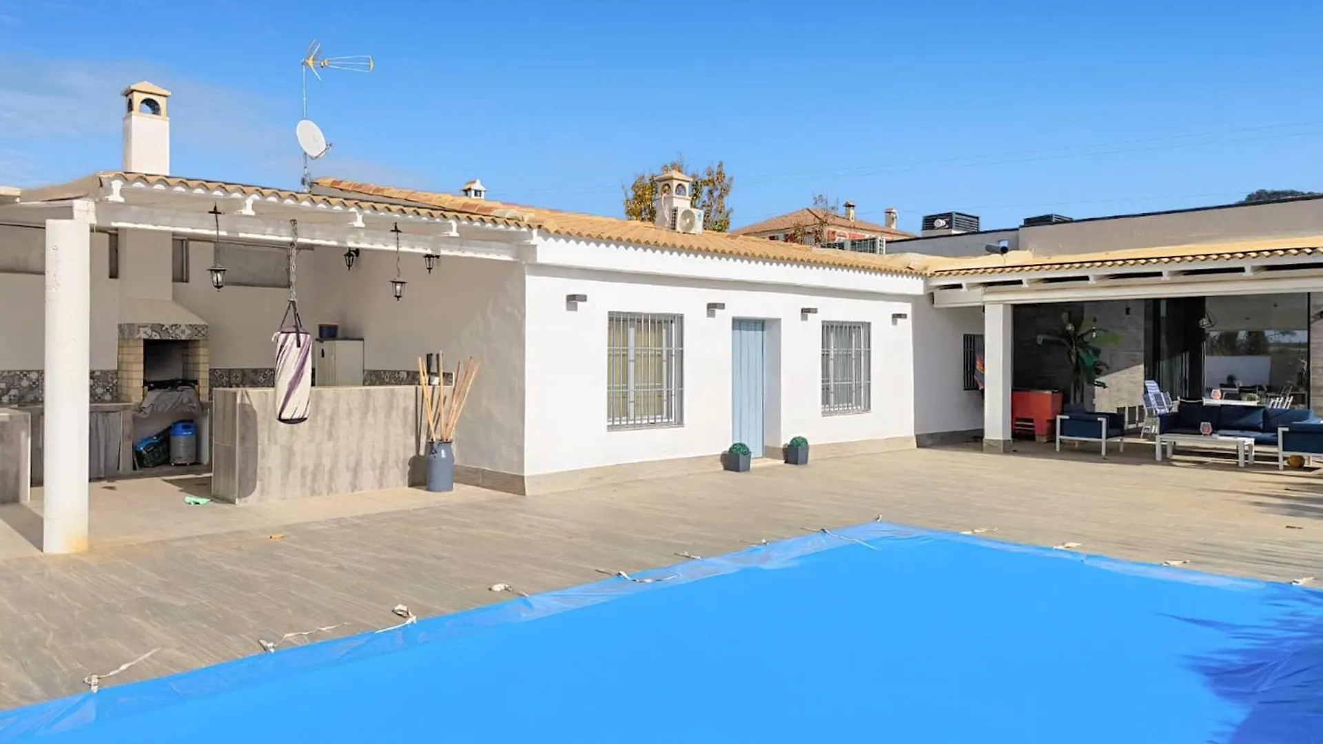 3 Bedroom Cozy Home In Lucena contacts
