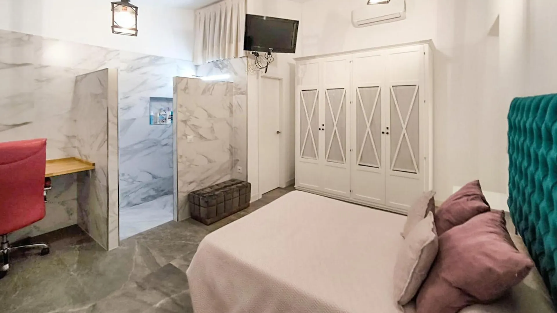 3 Bedroom Cozy Home In Lucena