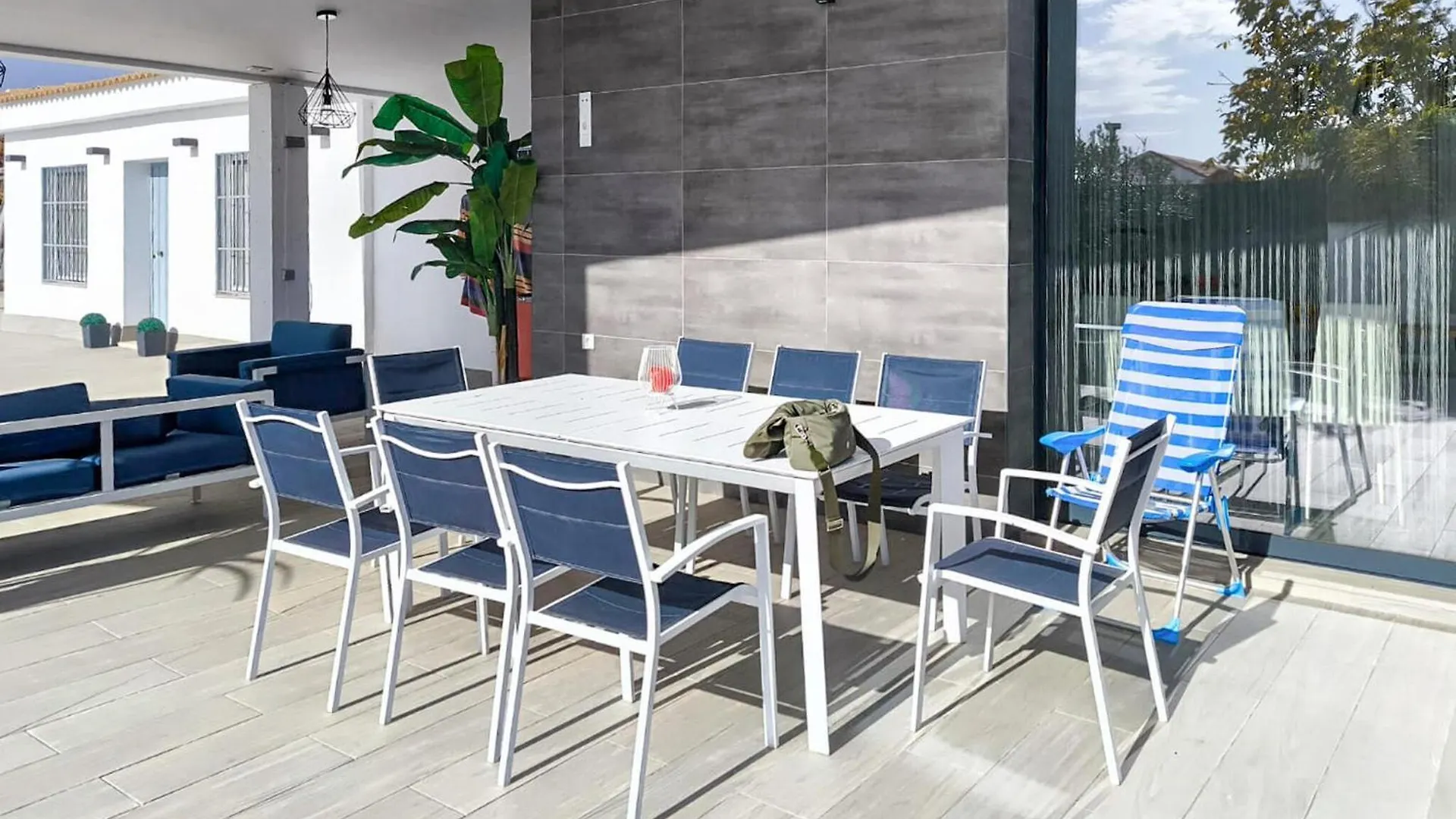 3 Bedroom Cozy Home In Lucena