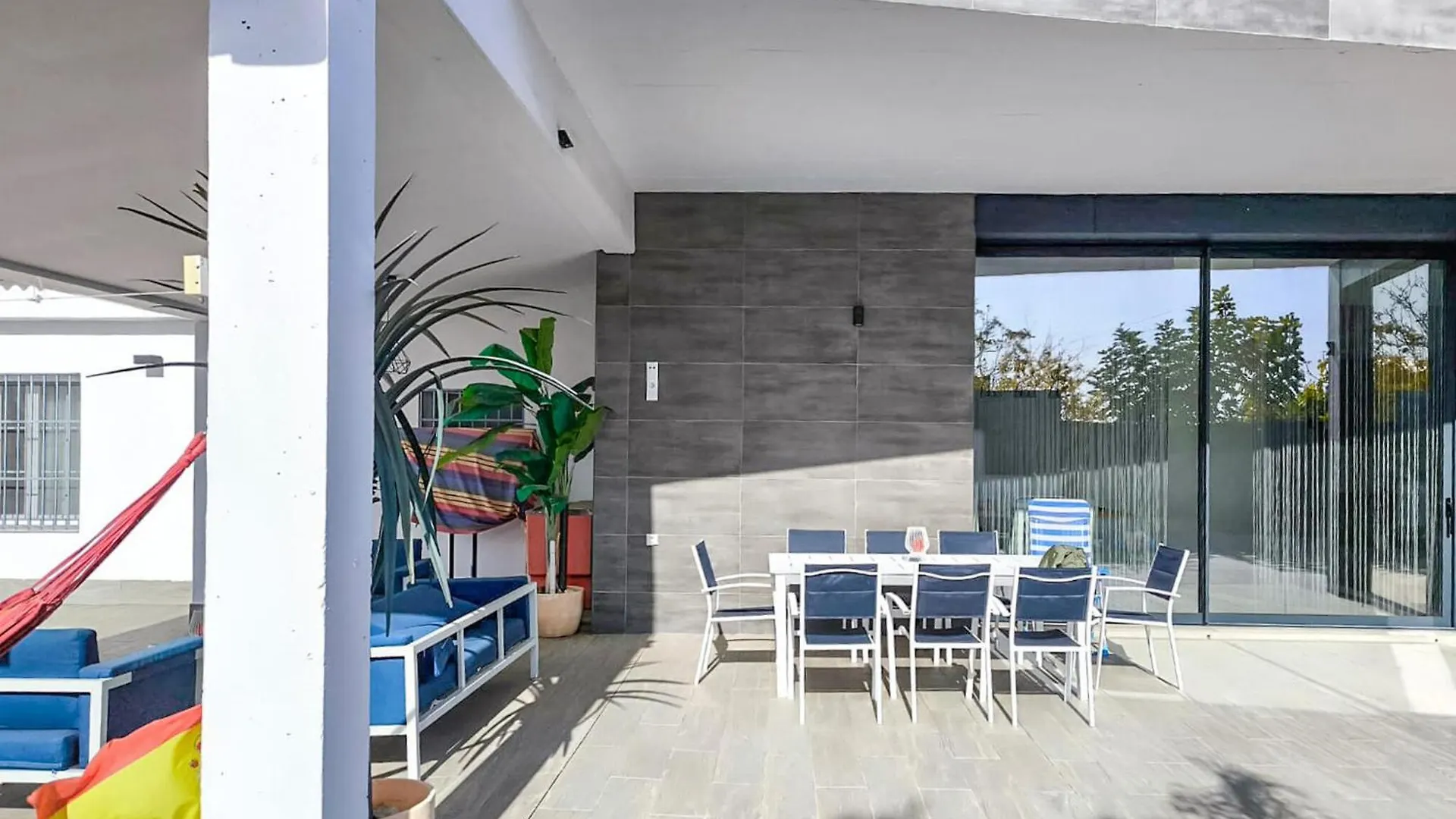 3 Bedroom Cozy Home In Lucena 0*,